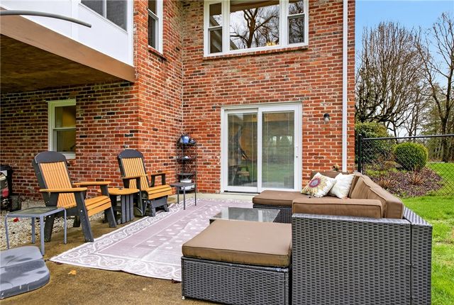 111 Ammons Dr, Peters Twp, PA 15317