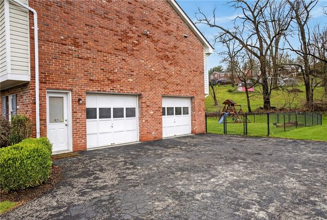 111 Ammons Dr, Peters Twp, PA 15317