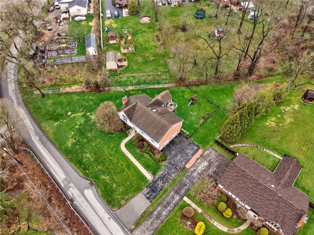 111 Ammons Dr, Peters Twp, PA 15317