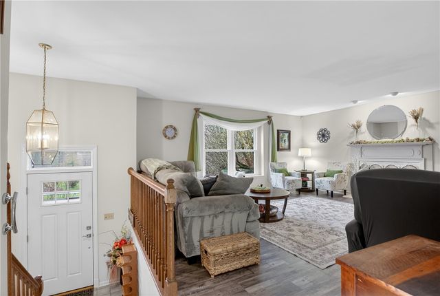 111 Ammons Dr, Peters Twp, PA 15317