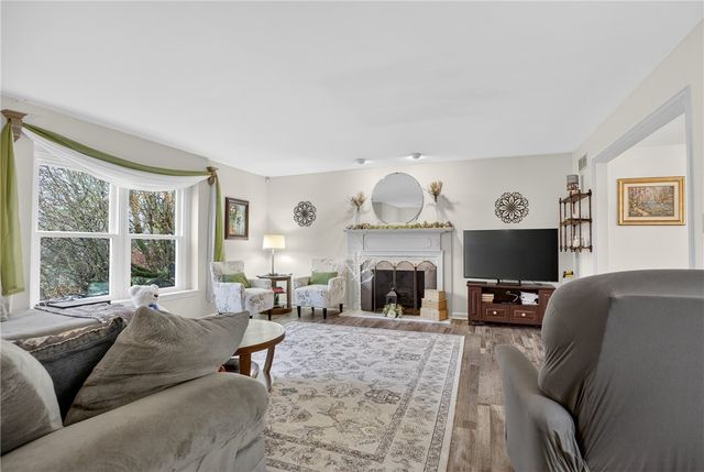 111 Ammons Dr, Peters Twp, PA 15317