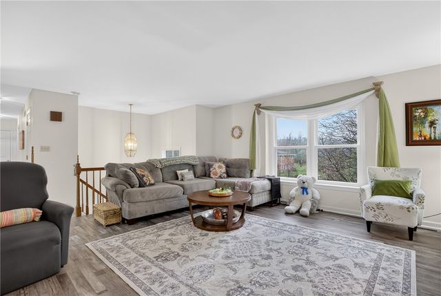 111 Ammons Dr, Peters Twp, PA 15317