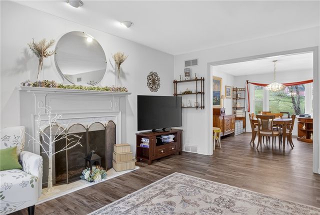 111 Ammons Dr, Peters Twp, PA 15317