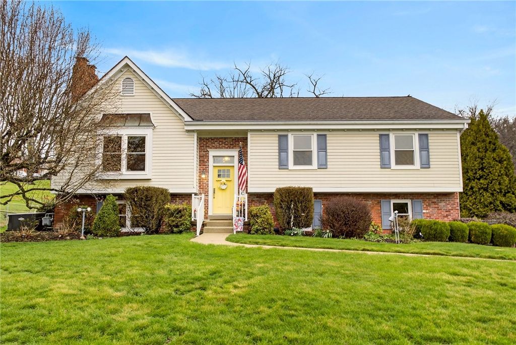 111 Ammons Dr, Peters Twp, PA 15317