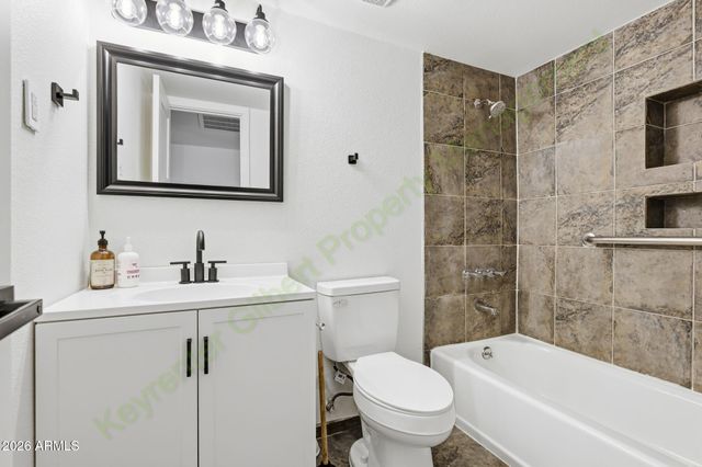 8608 E WHITTON Avenue, Scottsdale, AZ 85251