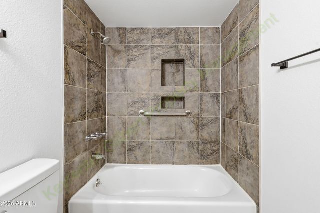 8608 E WHITTON Avenue, Scottsdale, AZ 85251