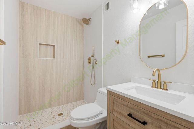 8608 E WHITTON Avenue, Scottsdale, AZ 85251