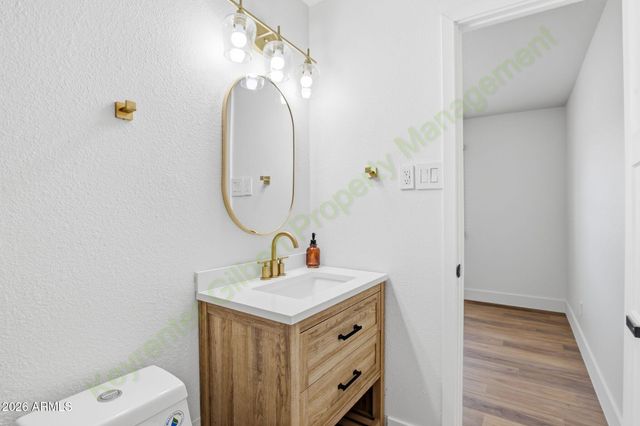 8608 E WHITTON Avenue, Scottsdale, AZ 85251