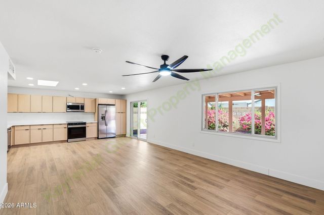 8608 E WHITTON Avenue, Scottsdale, AZ 85251