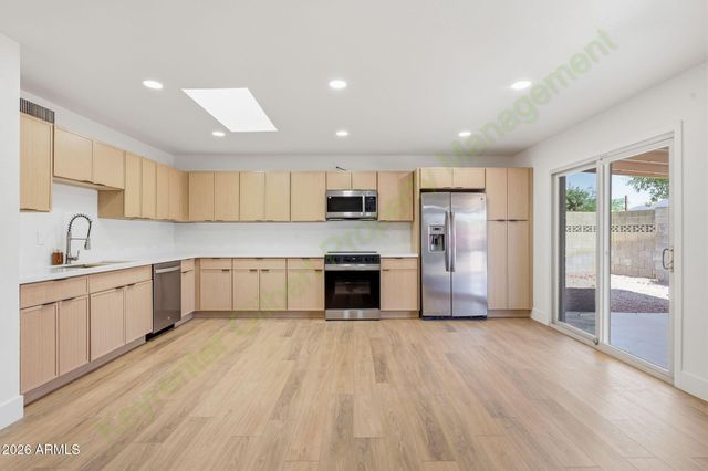 8608 E WHITTON Avenue, Scottsdale, AZ 85251