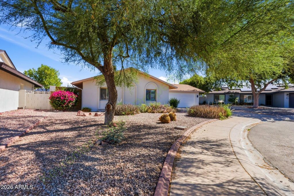 8608 E WHITTON Avenue, Scottsdale, AZ 85251
