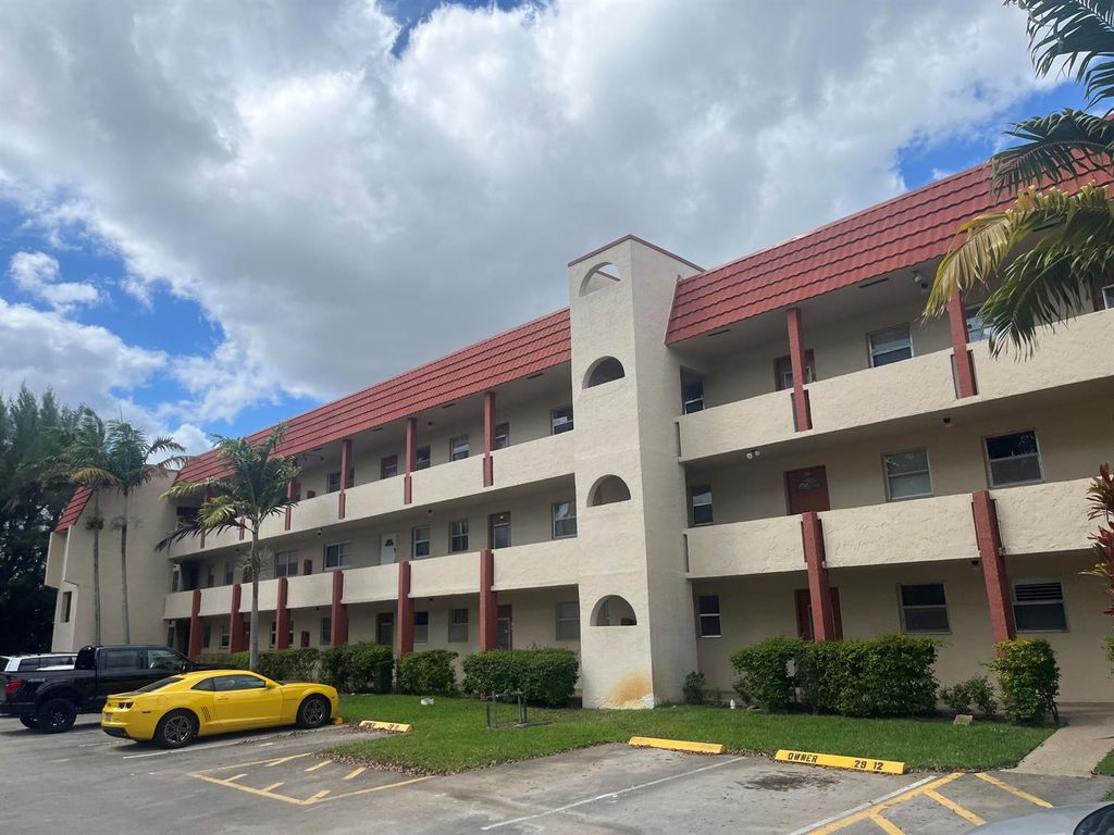 8101 N Sunrise Lakes Drive N 302, Sunrise, FL 33322