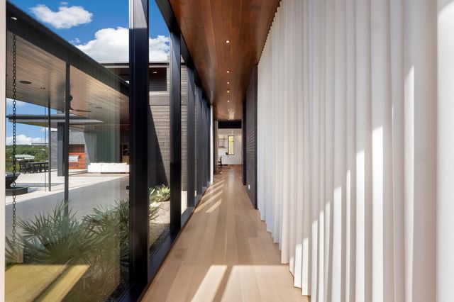 807 Redbud TRL, West Lake Hills, TX 78746