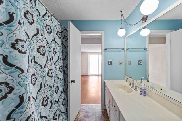 1530 Jade Street, Kellogg, IA 50135
