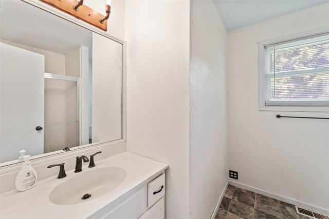 1530 Jade Street, Kellogg, IA 50135