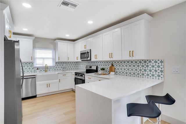 11071 NAVAJO DRIVE, St Petersburg, FL 33708