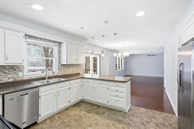 2460 N LAKE OF THE WOODS RD, Columbia, MO 65202