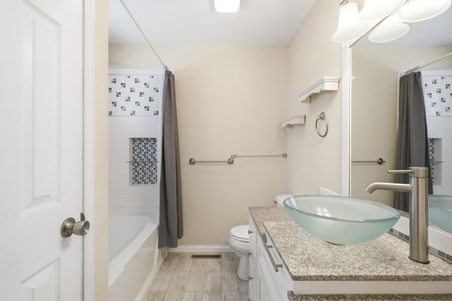 2460 N LAKE OF THE WOODS RD, Columbia, MO 65202