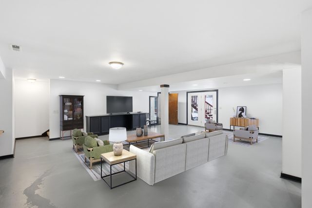 2460 N LAKE OF THE WOODS RD, Columbia, MO 65202