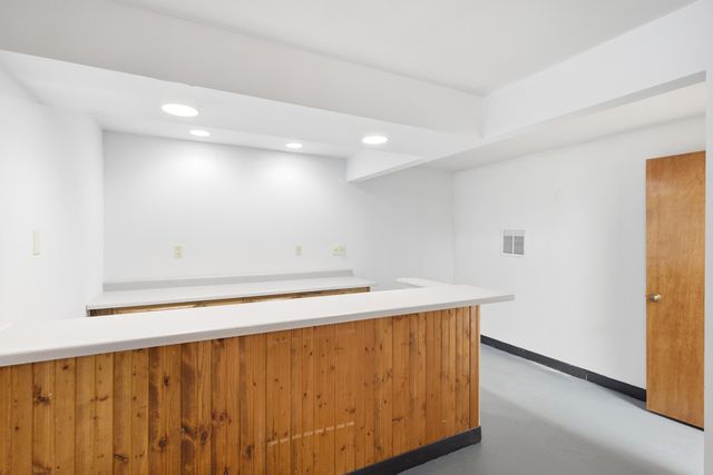 2460 N LAKE OF THE WOODS RD, Columbia, MO 65202