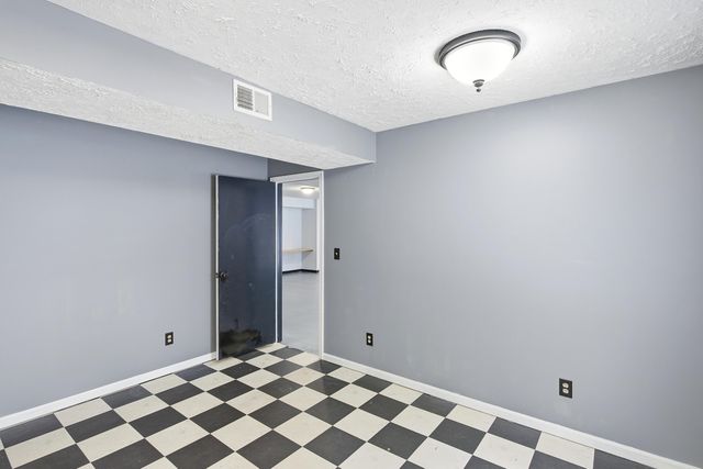 2460 N LAKE OF THE WOODS RD, Columbia, MO 65202