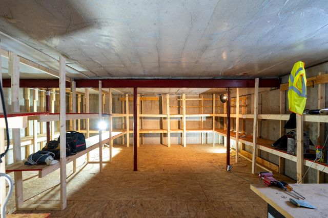 2460 N LAKE OF THE WOODS RD, Columbia, MO 65202