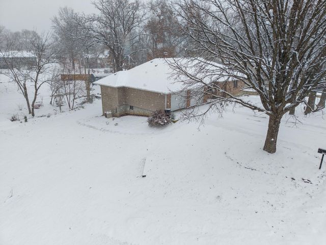 2460 N LAKE OF THE WOODS RD, Columbia, MO 65202