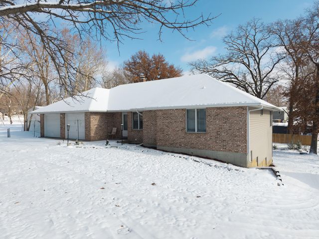2460 N LAKE OF THE WOODS RD, Columbia, MO 65202
