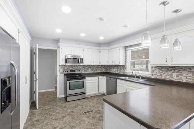 2460 N LAKE OF THE WOODS RD, Columbia, MO 65202