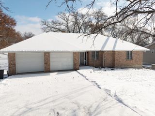 2460 N LAKE OF THE WOODS RD, Columbia, MO 65202