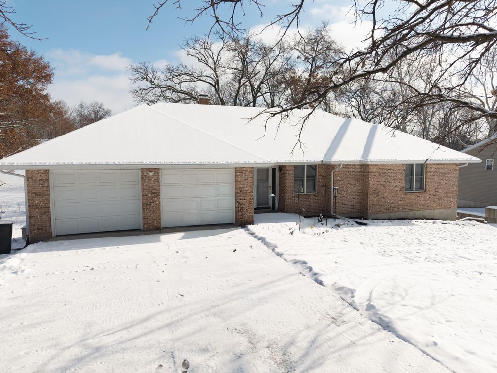 2460 N LAKE OF THE WOODS RD, Columbia, MO 65202