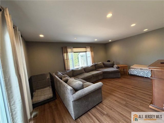21 Drake Avenue, Monroe, NJ 08831