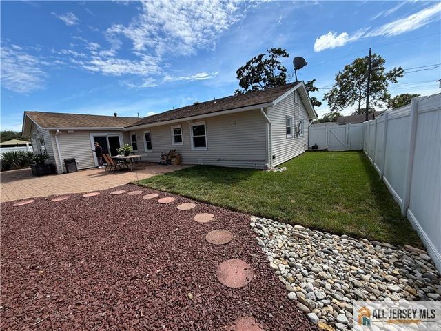 21 Drake Avenue, Monroe, NJ 08831