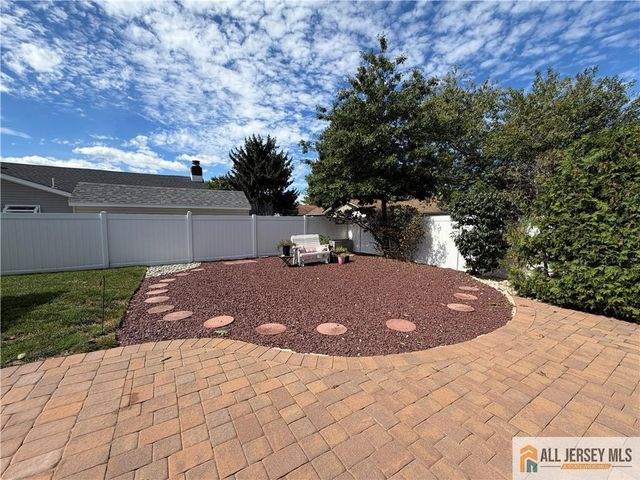 21 Drake Avenue, Monroe, NJ 08831