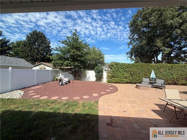 21 Drake Avenue, Monroe, NJ 08831