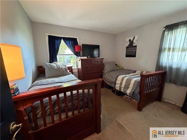 21 Drake Avenue, Monroe, NJ 08831