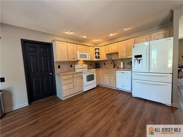 21 Drake Avenue, Monroe, NJ 08831