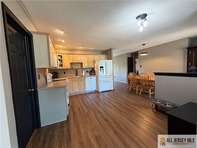 21 Drake Avenue, Monroe, NJ 08831