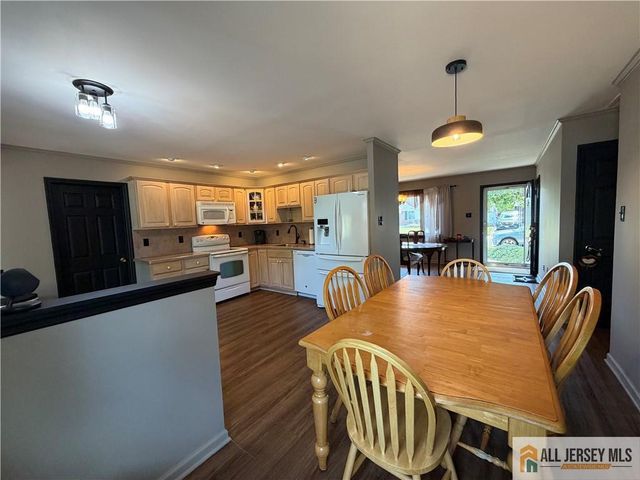 21 Drake Avenue, Monroe, NJ 08831