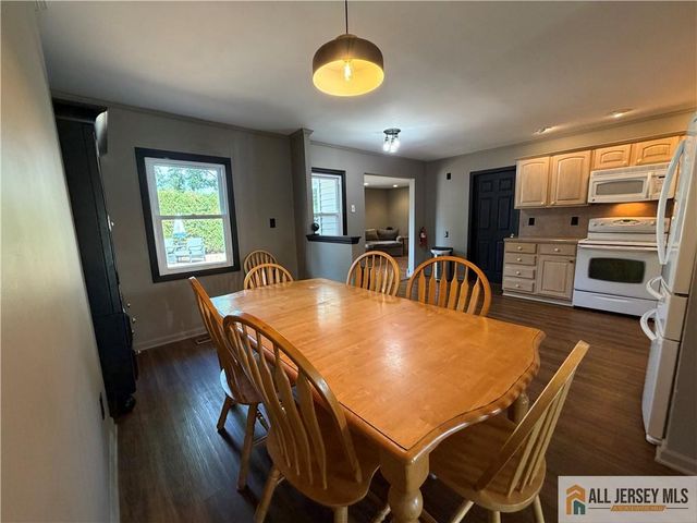 21 Drake Avenue, Monroe, NJ 08831