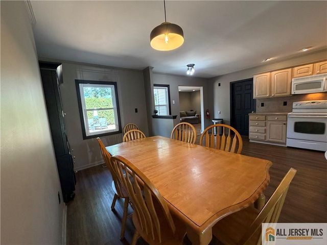 21 Drake Avenue, Monroe, NJ 08831