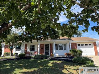 21 Drake Avenue, Monroe, NJ 08831