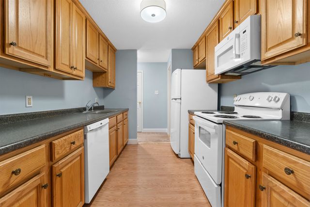 2 Silvestri Cir Unit 13, Derry, NH 03038