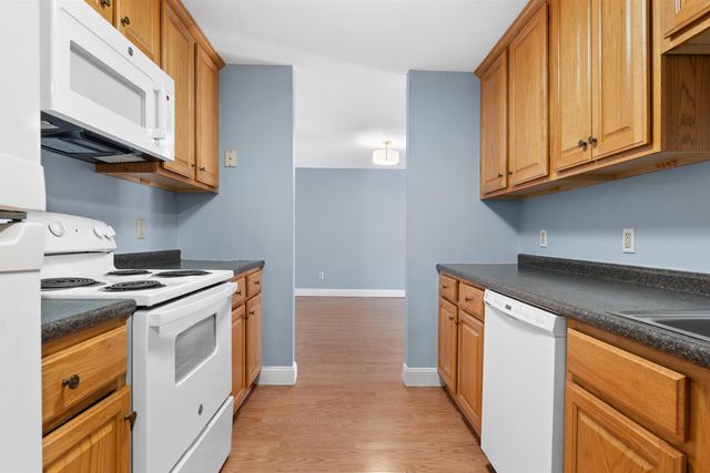 2 Silvestri Cir Unit 13, Derry, NH 03038