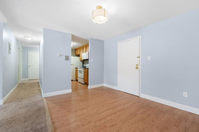 2 Silvestri Cir Unit 13, Derry, NH 03038