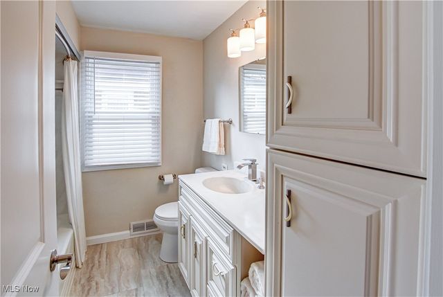 7334 Greenleaf Avenue, Parma, OH 44130