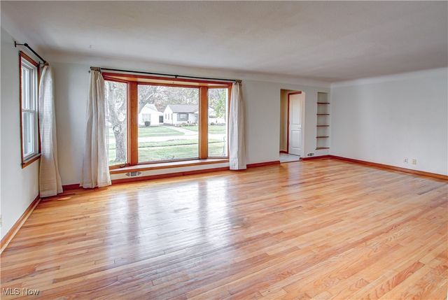 7334 Greenleaf Avenue, Parma, OH 44130