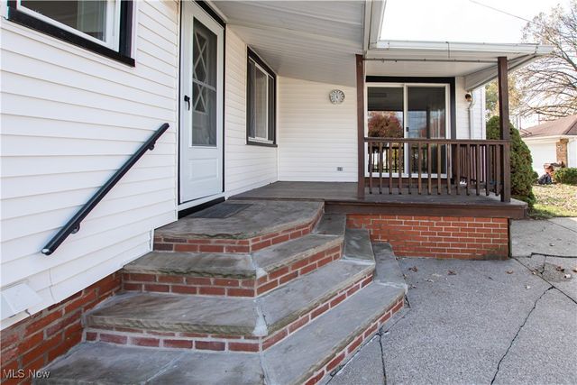 7334 Greenleaf Avenue, Parma, OH 44130