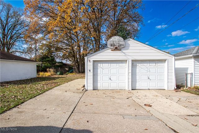 7334 Greenleaf Avenue, Parma, OH 44130