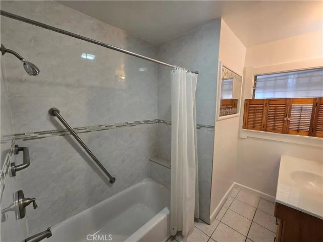 8216 S Van Ness Avenue, Los Angeles, CA 90047